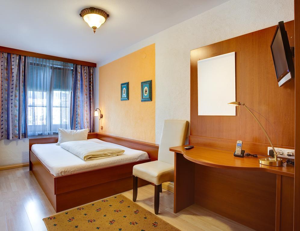 Cityhotel Schwarzer Baer Innsbruck Ruang foto